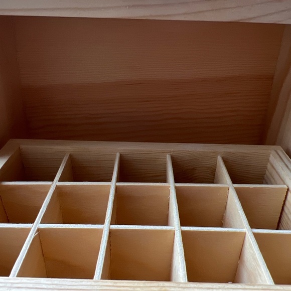 DoTerra Wooden Storage Box Holds 39 Oils and 14 Roller Case for Oil - Picture 14 of 14